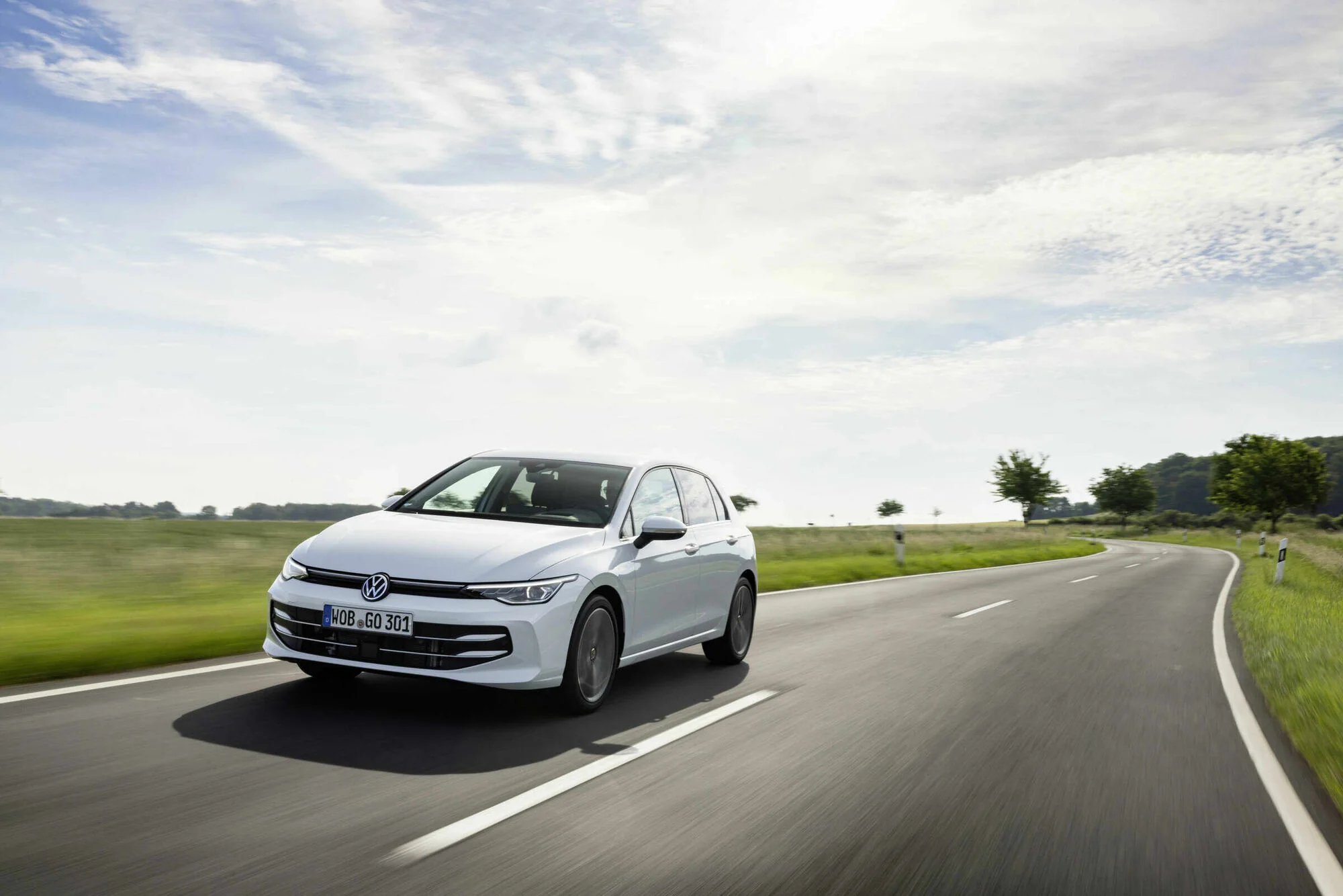 Volkswagen_Golf_17657_57432.webp