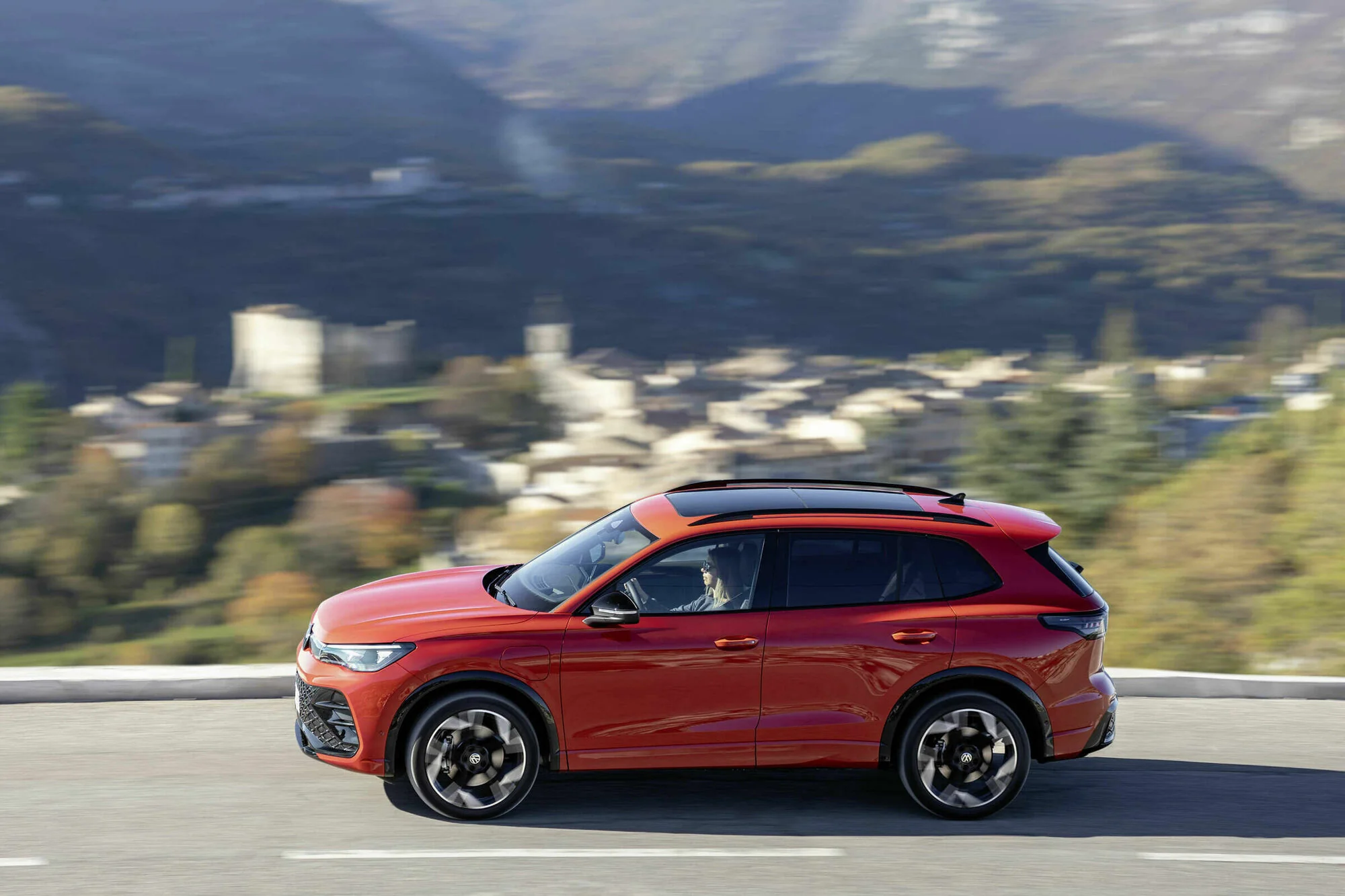 Volkswagen_Tiguan_17664_57490.webp