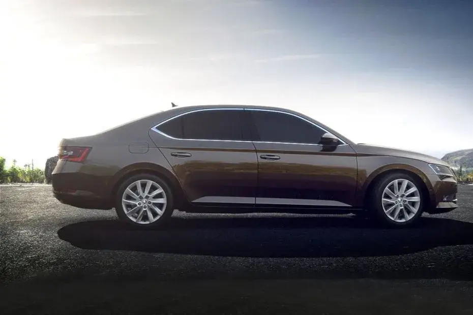 Skoda_Superb_17877_58527.webp