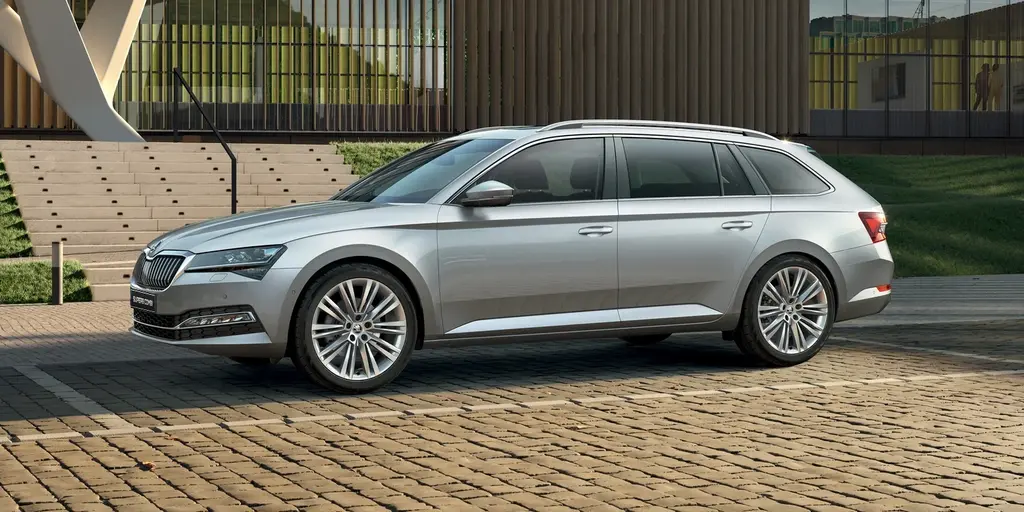 Skoda_Superb_18091_60366.webp