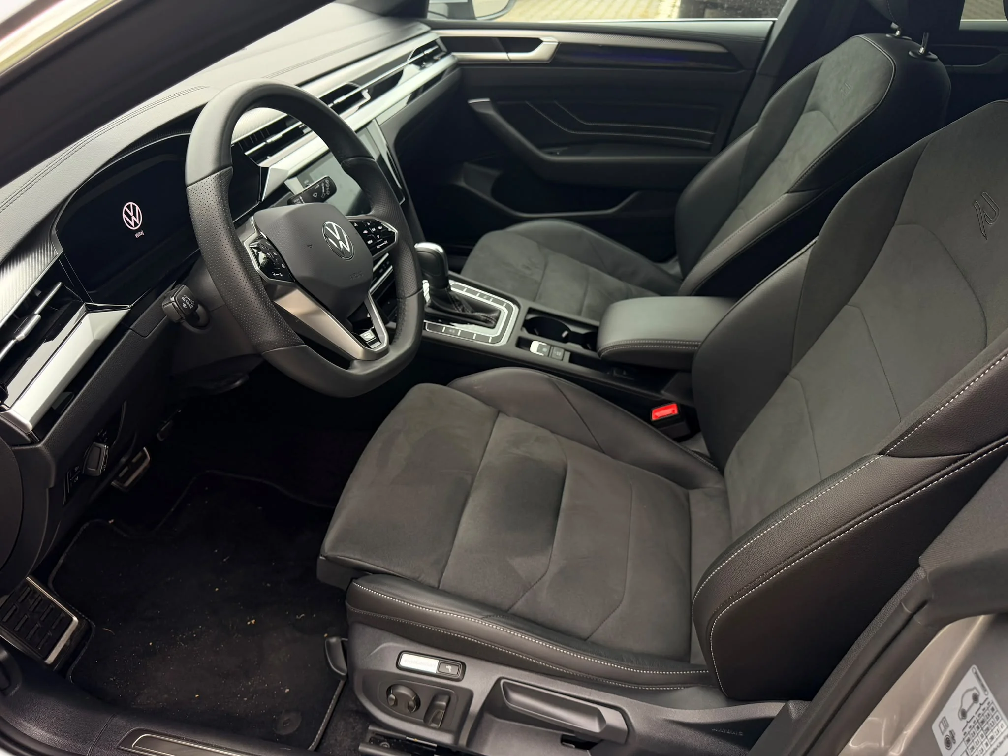 Volkswagen_Arteon_18273_61787.webp