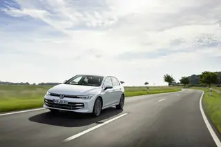 Volkswagen_Golf_17657_57432.webp