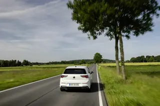 Volkswagen_Golf_17657_57435.webp