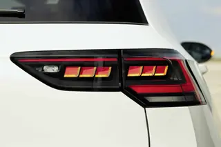 Volkswagen_Golf_17656_57437.webp