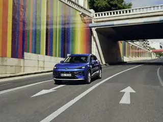 Volkswagen_T-Roc_17660_57461.webp