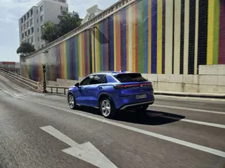 Volkswagen_T-Roc_17661_57462.webp
