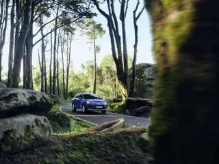 Volkswagen_T-Roc_17661_57464.webp