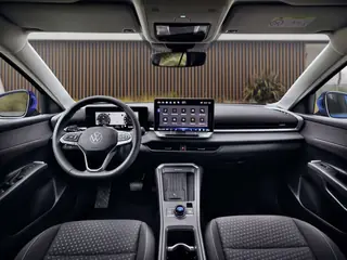 Volkswagen_T-Roc_17660_57465.webp