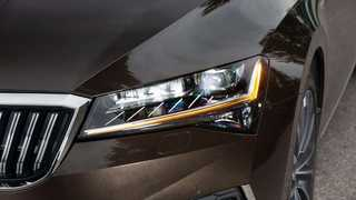 Skoda_Superb_18090_60368.webp