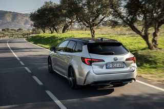 Toyota_Corolla_15401_62464.webp