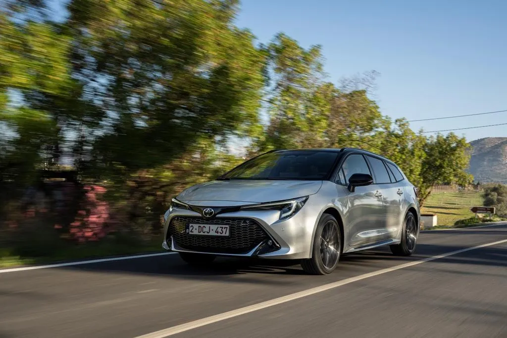 Toyota_Corolla_14180_54738.webp