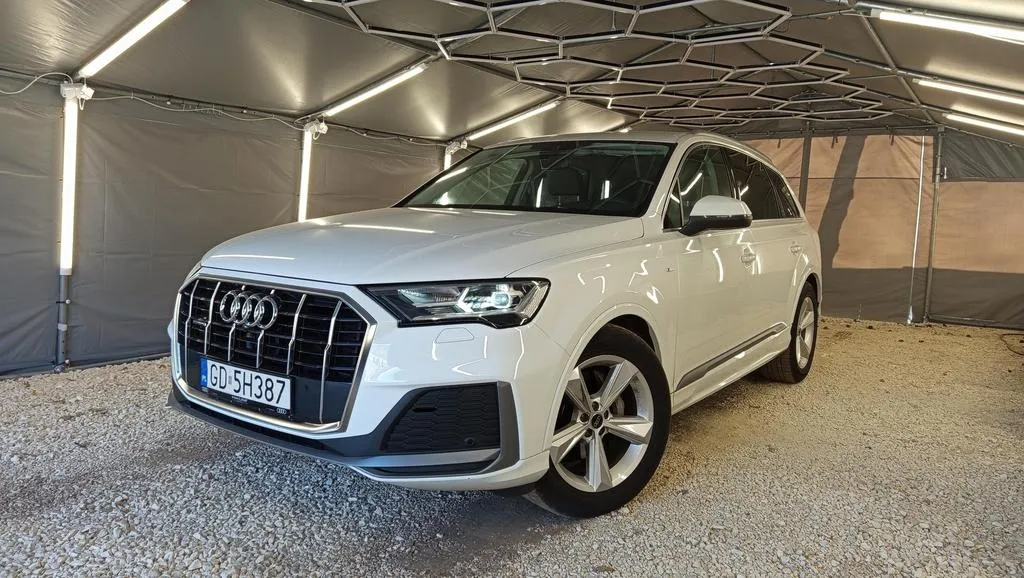 Audi_Q7_16057.webp