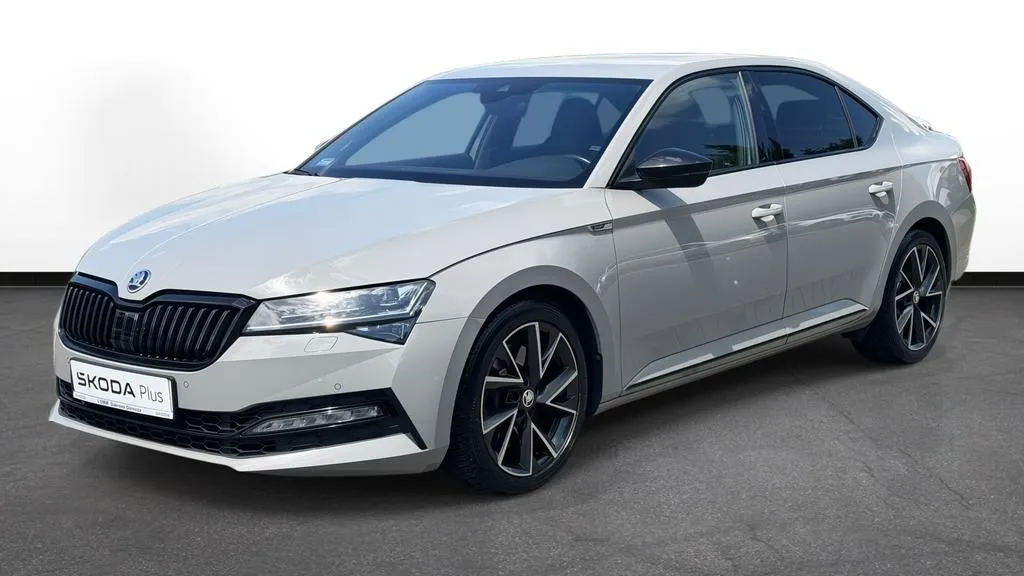 Skoda_Superb_16374.webp