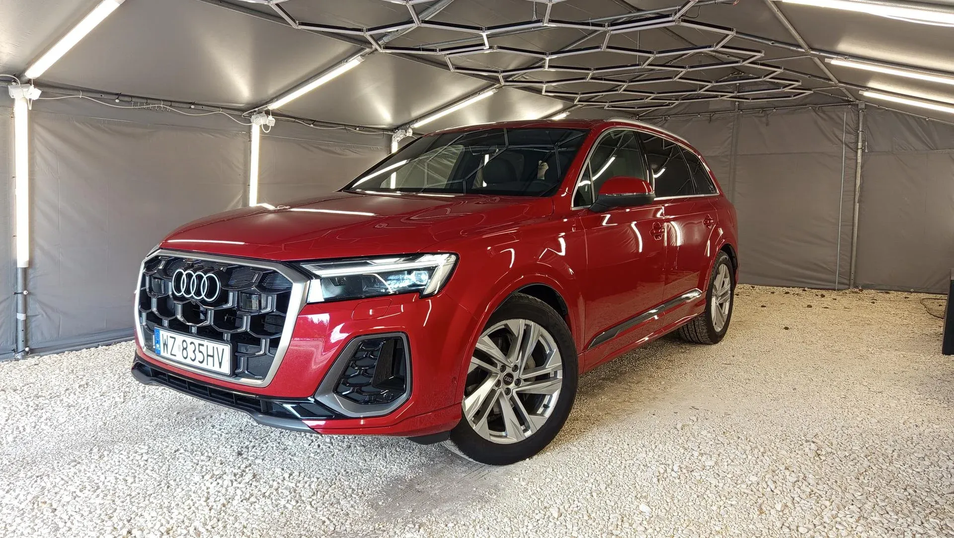 Audi_Q7_16756.webp