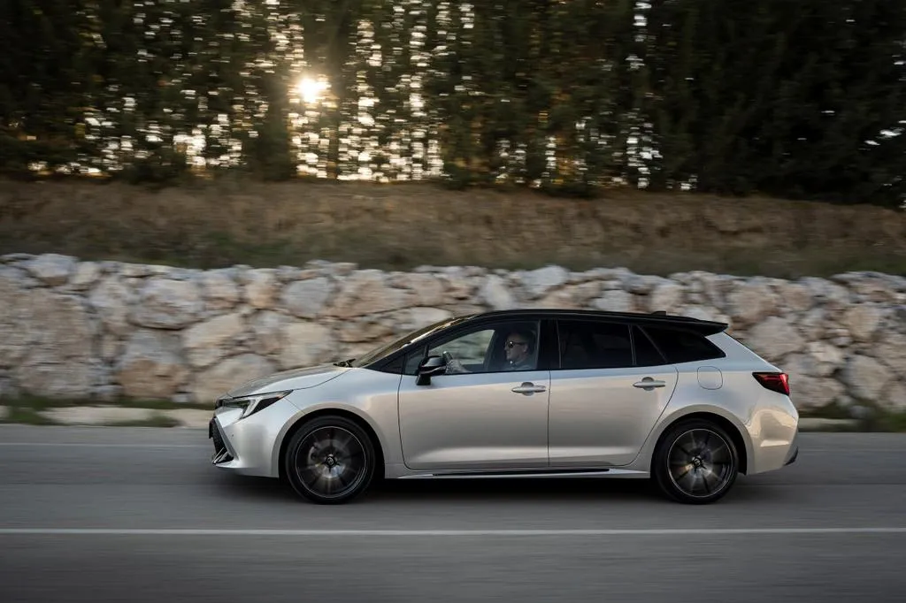 Toyota_Corolla_17254_62463.webp