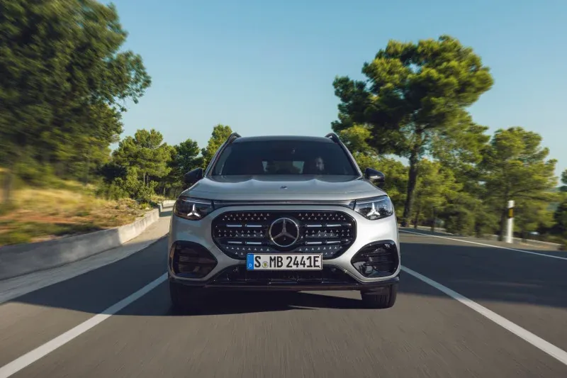 Mercedes_GLB_17470_60061.webp