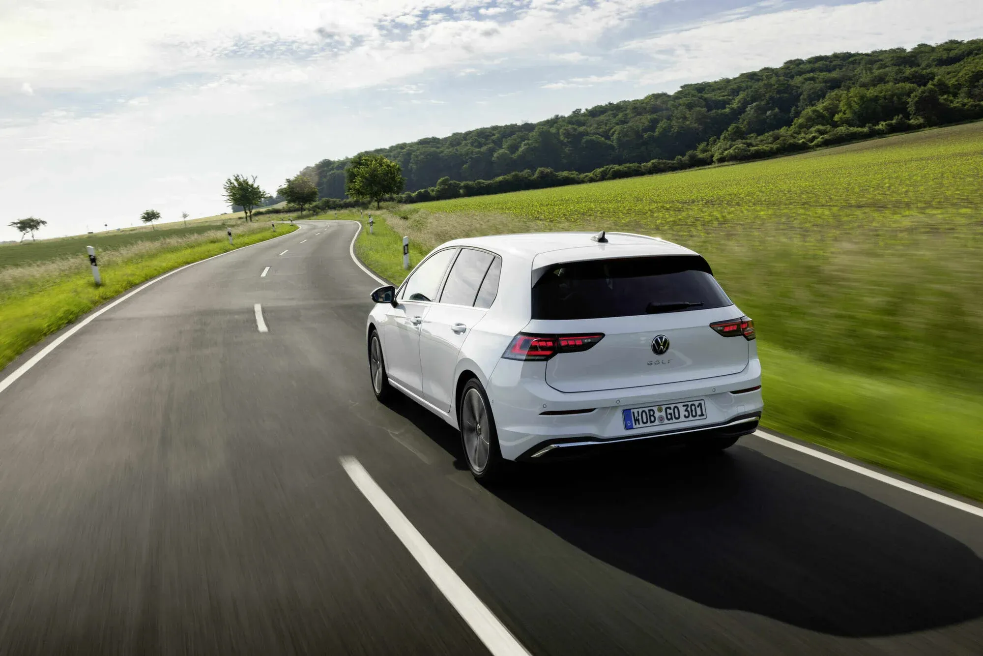 Volkswagen_Golf_17657_57434.webp