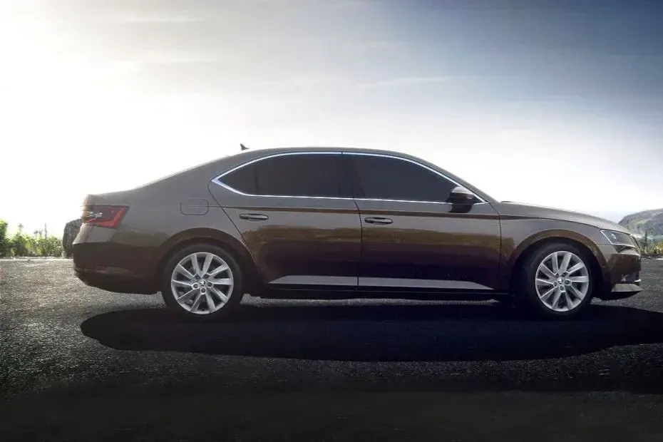 Skoda_Superb_17877_58527.webp
