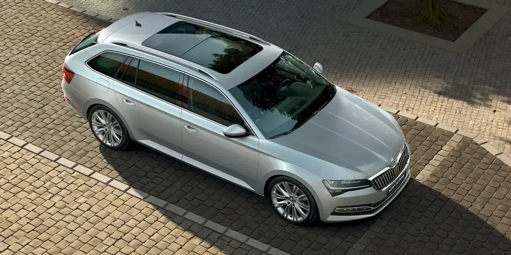 Skoda_Superb_18090_60363.webp