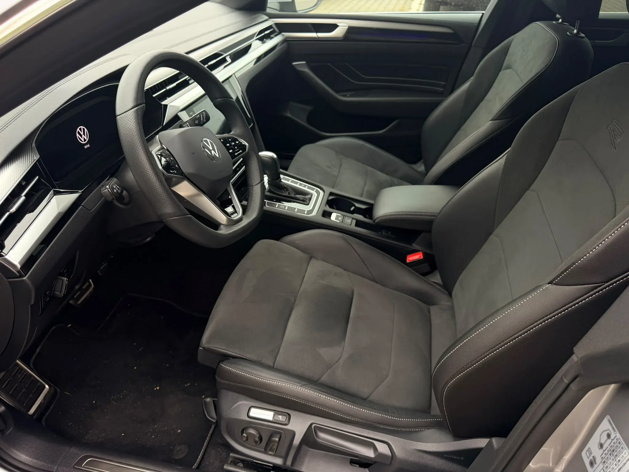 Volkswagen_Arteon_18273_61787.webp