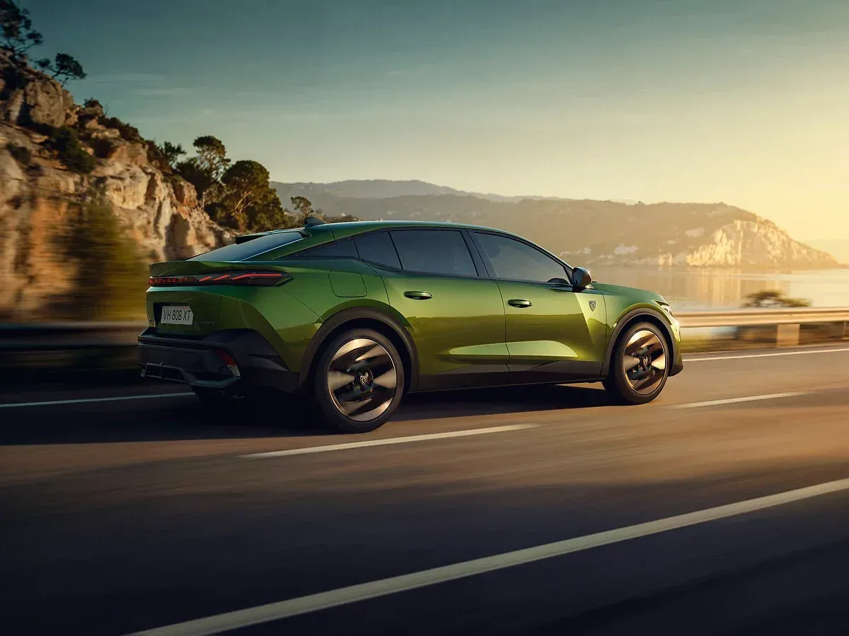 Peugeot_408_18301_62000.webp